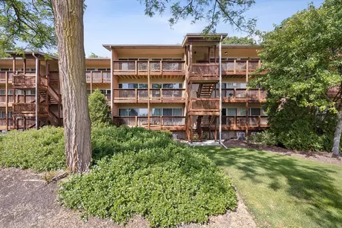 5852 Forest View Rd #F, Lisle, IL 60532