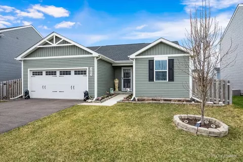 205 Buckeye St, Waterman, IL 60556