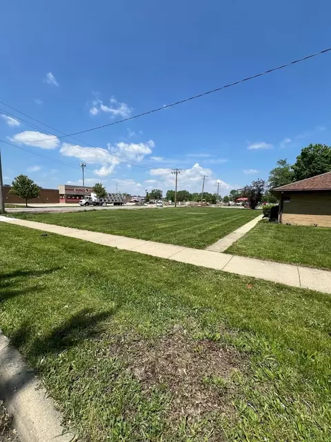 3298 7th St, Park City, IL 60085