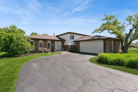 726 E 194th St, Glenwood, IL 60425