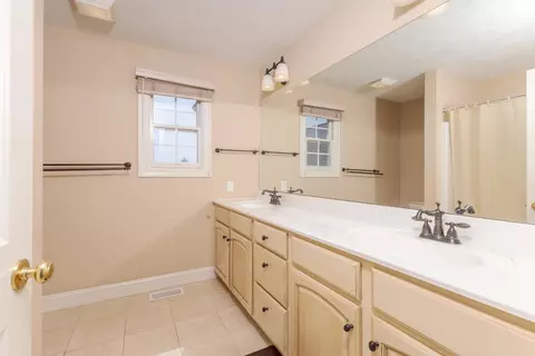 Bath - 2004 Withers Ln, Bloomington, IL 61704 photo 5 of 6