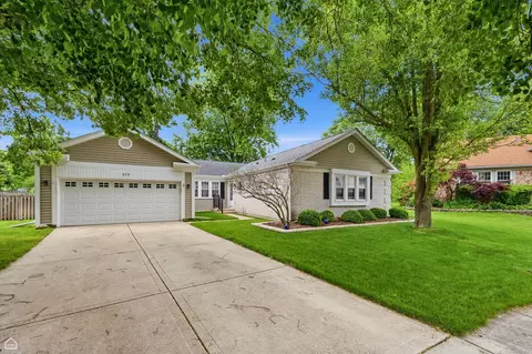 275 Essex Ct, Aurora, IL 60504