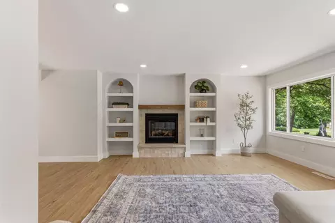 Living - 3 Hickory Ln, White Heath, IL 61884 photo 2 of 7