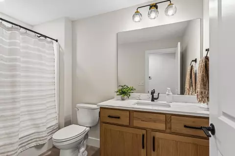 Bath - 3 Hickory Ln, White Heath, IL 61884 photo 1 of 5