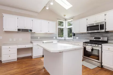 Kitchen - 1102 Tanger Cc Ct, Normal, IL 61761 photo 5 of 7