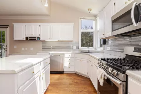 Kitchen - 1102 Tanger Cc Ct, Normal, IL 61761 photo 6 of 7