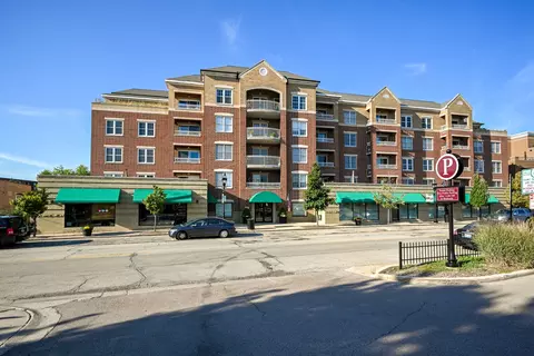 570 Crescent Blvd #506, Glen Ellyn, IL 60137