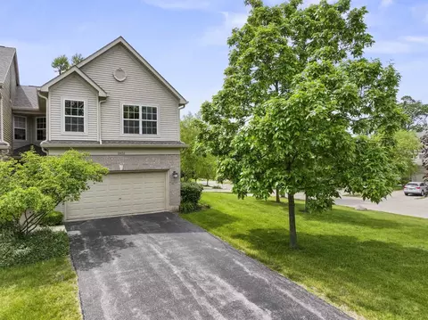 2822 Granite Ct, Crystal Lake, IL 60012
