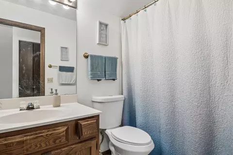 Bath - 1050 Grenada Dr, Aurora, IL 60506 photo 2 of 2
