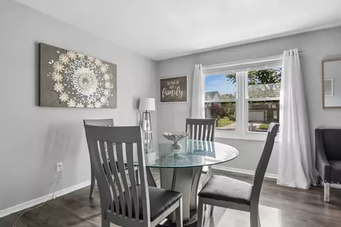 Dining - 1050 Grenada Dr, Aurora, IL 60506 photo 2 of 2