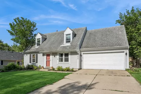 Exterior - 1050 Grenada Dr, Aurora, IL 60506 photo 2 of 6