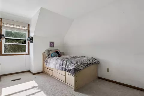 Bedroom - 1050 Grenada Dr, Aurora, IL 60506 photo 2 of 4