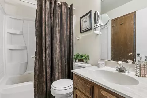 Bath - 1050 Grenada Dr, Aurora, IL 60506 photo 1 of 2