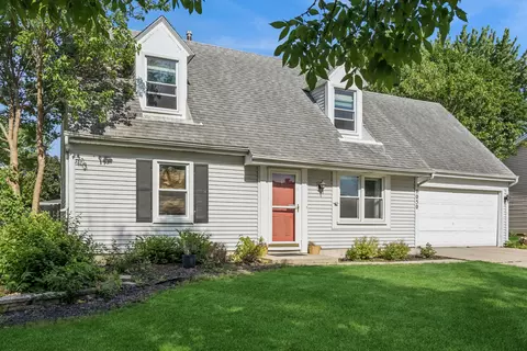 Exterior - 1050 Grenada Dr, Aurora, IL 60506 photo 3 of 6