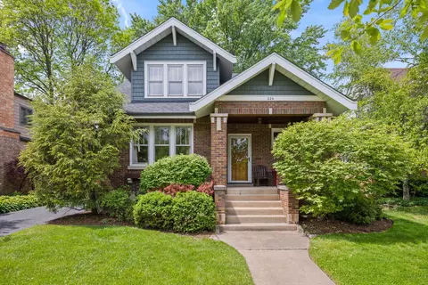 226 S Walnut Ave, Arlington Heights, IL 60005