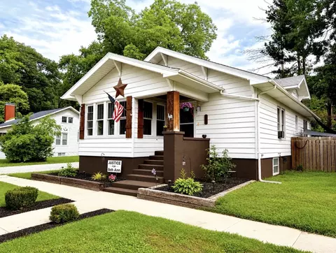 520 E 6th St, Centralia, IL 62801