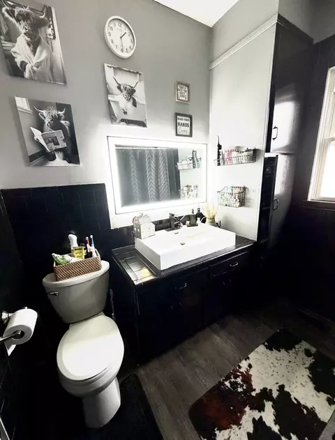 Bath - 520 E 6th St, Centralia, IL 62801 photo 1 of 2