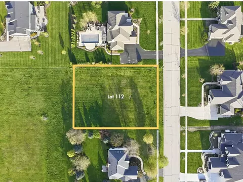223 Merry Oaks Dr, Sycamore, IL 60178