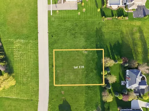 224 Whittemore Dr, Sycamore, IL 60178