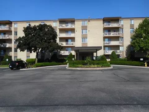 110 W Butterfield Rd #409S, Elmhurst, IL 60126