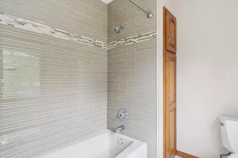 Bath - 39 W550 Deerpath Rd, Aurora, IL 60506 photo 4 of 4