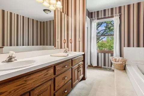 Bath - 39 W550 Deerpath Rd, Aurora, IL 60506 photo 2 of 4