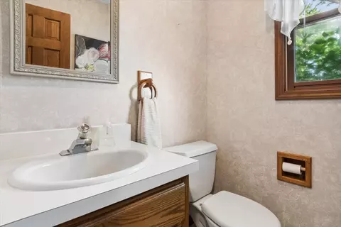 Bath - 39 W550 Deerpath Rd, Aurora, IL 60506 photo 1 of 4