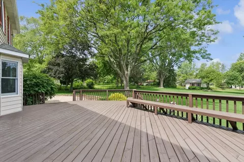 Exterior - 39 W550 Deerpath Rd, Aurora, IL 60506 photo 2 of 3