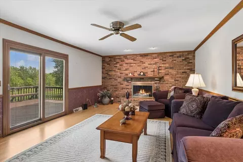 Living - 39 W550 Deerpath Rd, Aurora, IL 60506 photo 4 of 4