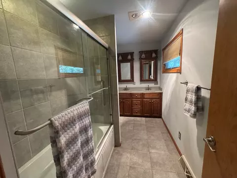 Bath - 502 SW 8th Ave, Aledo, IL 61231 photo 1 of 6