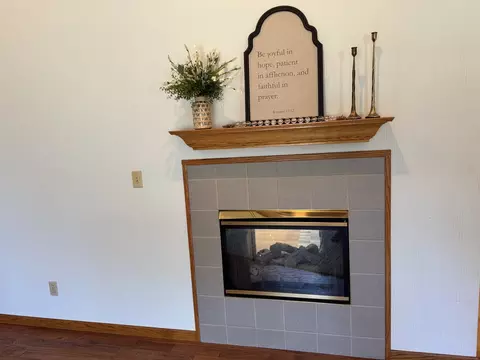 Living - 502 SW 8th Ave, Aledo, IL 61231 photo 4 of 5