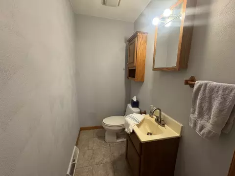 Bath - 502 SW 8th Ave, Aledo, IL 61231 photo 4 of 6
