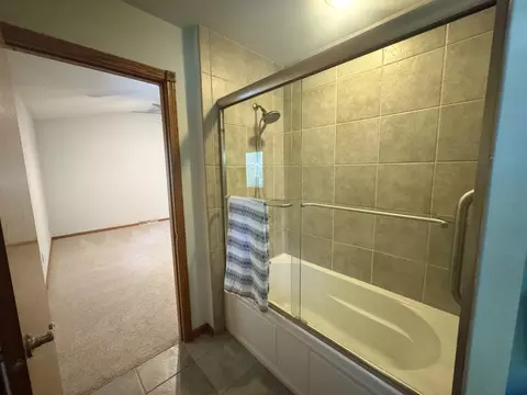 Bath - 502 SW 8th Ave, Aledo, IL 61231 photo 3 of 6