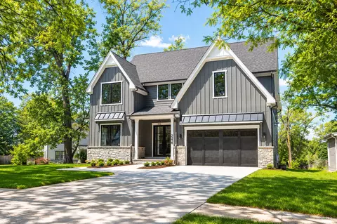 246 Holmes Ave, Clarendon Hills, IL 60514