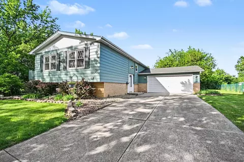 15405 James Dr, Oak Forest, IL 60452