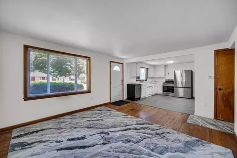 Living - 1545 S 4th Ave, Kankakee, IL 60901 photo 3 of 4
