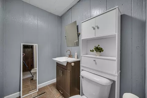 Bath - 1545 S 4th Ave, Kankakee, IL 60901 photo 2 of 2