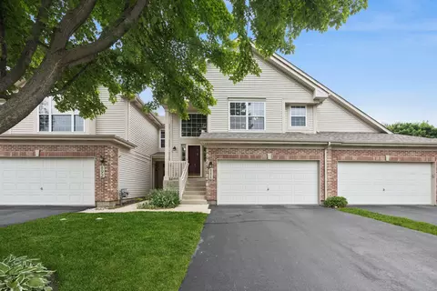 888 Riding Ln #888, Saint Charles, IL 60174