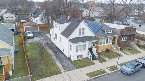 9352 S Woodlawn Ave, Chicago, IL 60619