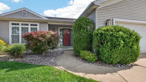 Exterior - 4 Minks Ct, Bloomington, IL 61704 photo 2 of 8