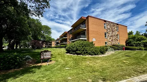 940 Holbrook Rd #32C, Homewood, IL 60430