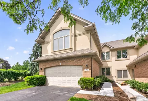 1051 W Sutton Ct, Palatine, IL 60067