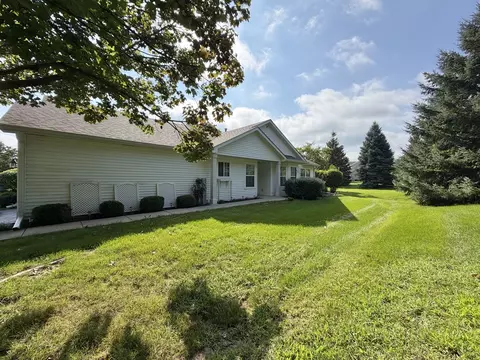 22 Rolling Oaks Rd #D, Sugar Grove, IL 60554