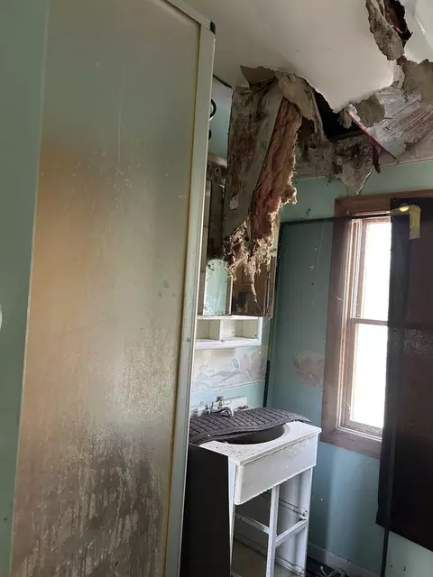 Bath - 267 10th St, Wheeling, IL 60090 photo 2 of 2
