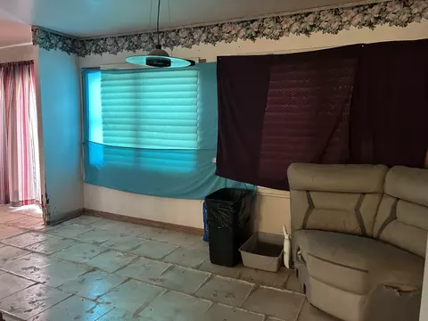 Living - 267 10th St, Wheeling, IL 60090 photo 1 of 2