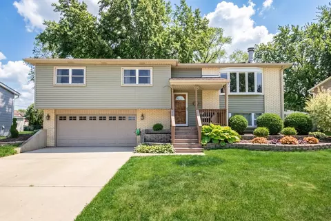 2413 Sioux Ave, Woodridge, IL 60517
