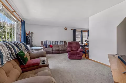 Living - 3013 Sandy Ridge Dr, Steger, IL 60475 photo 1 of 2