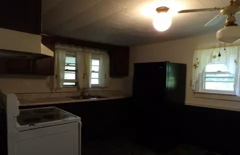 Kitchen - 25 Wise St, Eldorado, IL 62930 photo 1 of 2