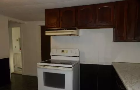 Kitchen - 25 Wise St, Eldorado, IL 62930 photo 2 of 2