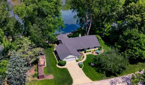 1802 Lake Shore Dr, Mahomet, IL 61853